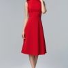 klasyczna-sukienka-midi-bez-rekawow-czerwony