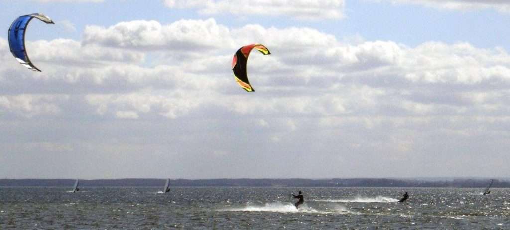 Fot. sxc.hu Może w te wakacje warto spróbować kitesurfingu, czyli sportu dla fanów wody i dreszczyków emocji.