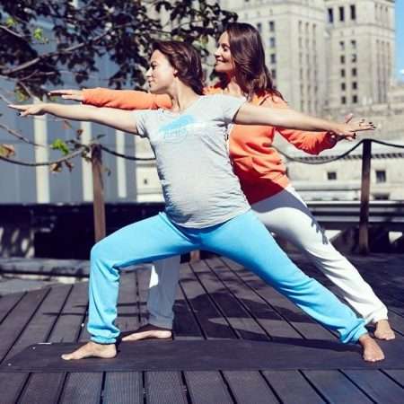 Anna Mucha trenuje jogę