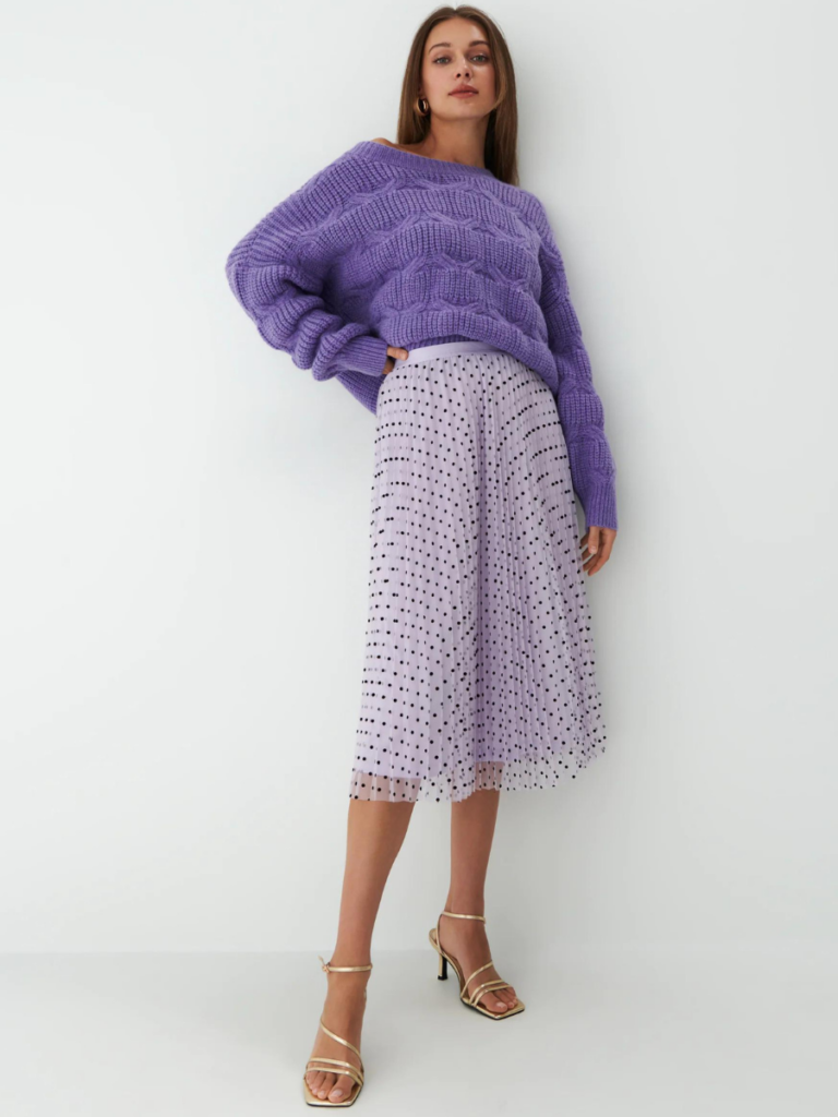 plisowana spódnica - stylizacja z fioletowym, ciepłym swetrem od MOHITO