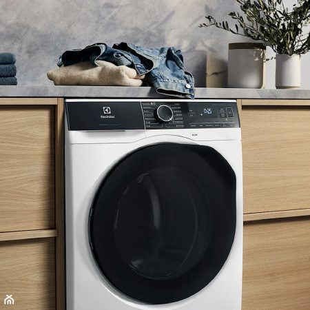 Troska o ubrania: jak dobra pralka pomaga nosić je dłużej?