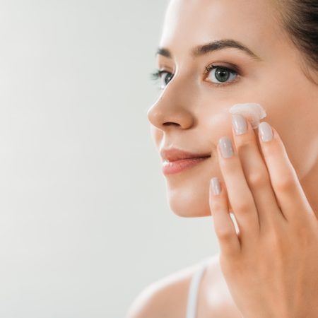 Peeling twarzy – jak maksymalnie wykorzystać efekty i dbać o skórę