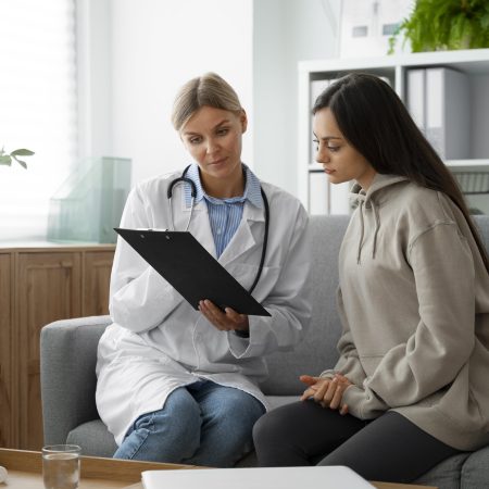 Endometrioza wśród Polek. Chorują coraz młodsze kobiety