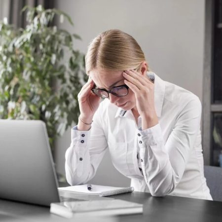Lato, a ty czujesz się wypalona – sprawdź, jak odbudować zasoby psychiczne