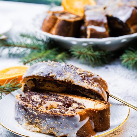 Strucla makowa z ananasem