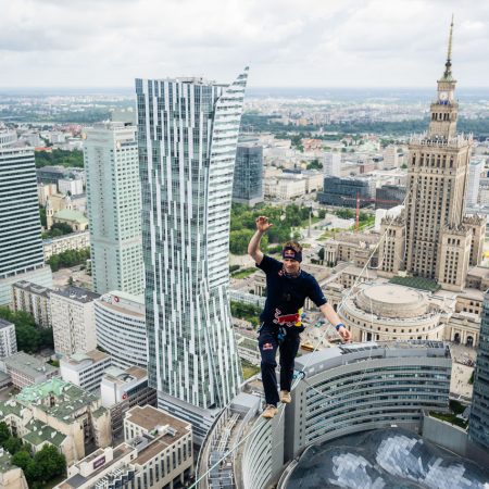 Red Bull Linia Czasu: Jaan Roose przeszedł po taśmie między najwyższymi budynkami w Polsce