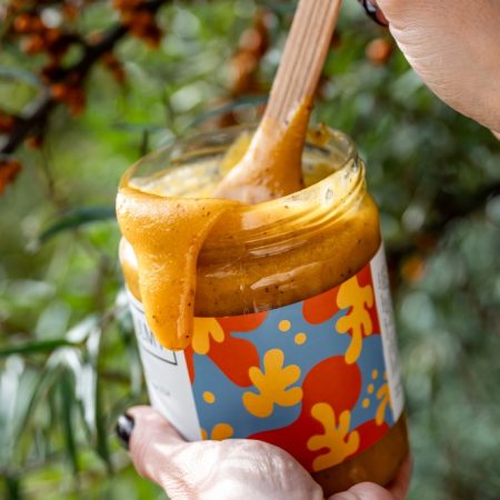 Idealny miód na jesień? Wybierz miód z rokitnikiem!